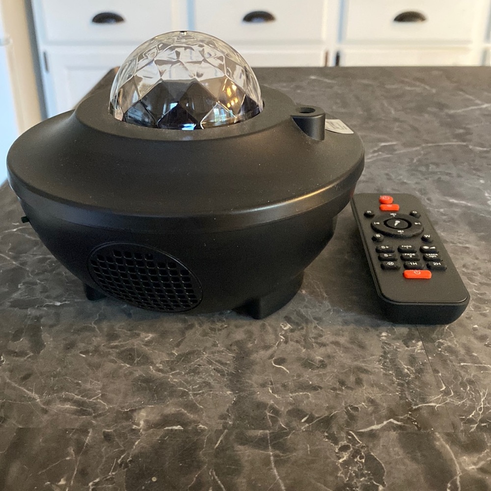 💡 NEVER USED - LED Light Machine with Remote Control